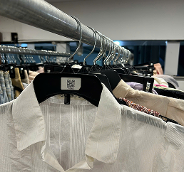 Móc treo với mã QR